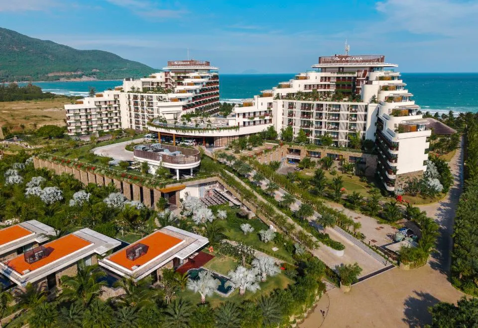 The drive from Amiana Resort Cam Ranh to Cam Ranh International Airport — photo 4 of 29