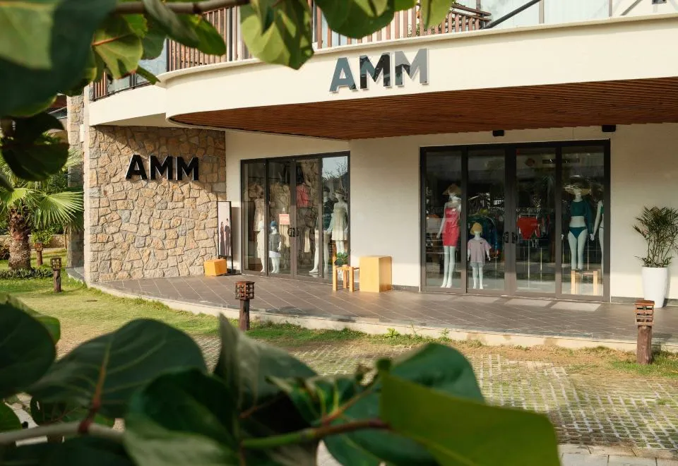 The drive from Amiana Resort Cam Ranh to Cam Ranh International Airport — photo 24 of 29