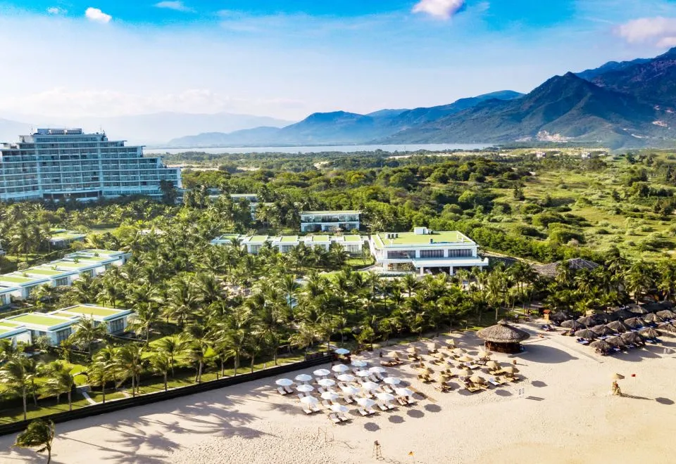 The drive from Cam Ranh Riviera Beach Resort to Cam Ranh International Airport — photo 2 of 16