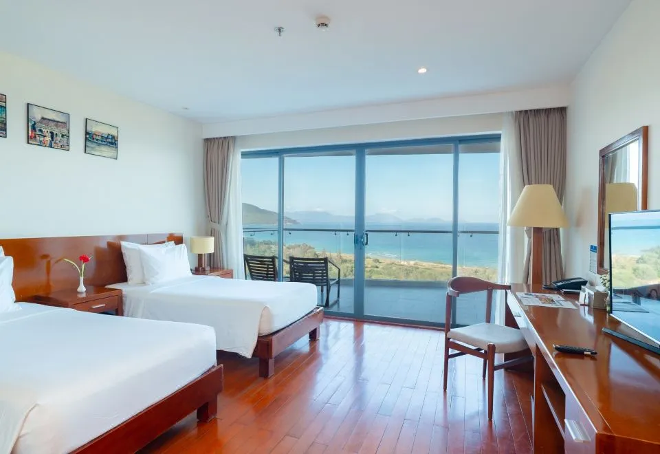 The drive from Cam Ranh Riviera Beach Resort to Cam Ranh International Airport — photo 7 of 16