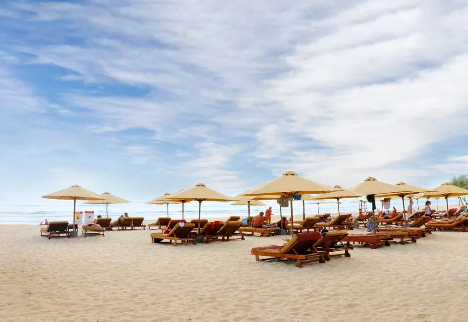 The drive from Cam Ranh Riviera Beach Resort to Cam Ranh International Airport — photo 11 of 16