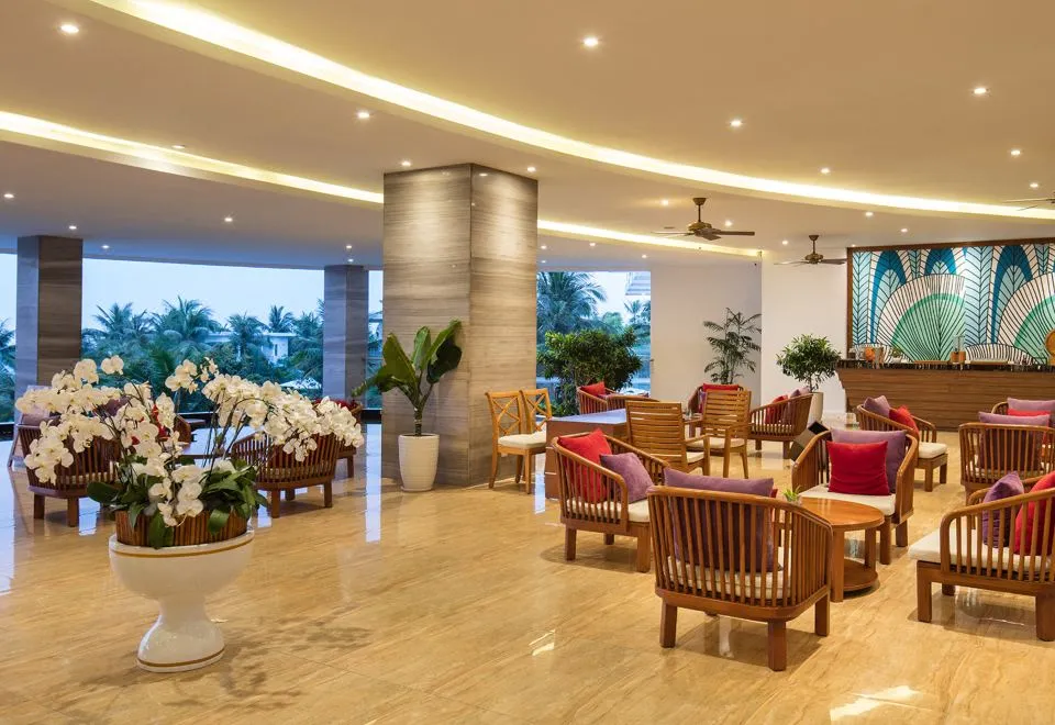 The drive from Cam Ranh Riviera Beach Resort to Cam Ranh International Airport — photo 15 of 16