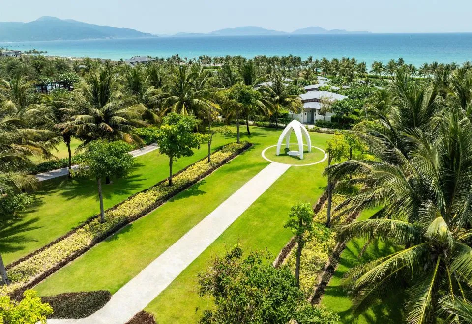The drive from Radisson Blu Resort Cam Ranh to Cam Ranh International Airport — photo 56 of 63